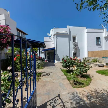 Pleasant Duplex Apartment With Fascinating Sea View In Bodrum شقة Giris