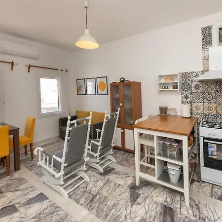 Pleasant Duplex Apartment With Fascinating Sea View In Bodrum شقة